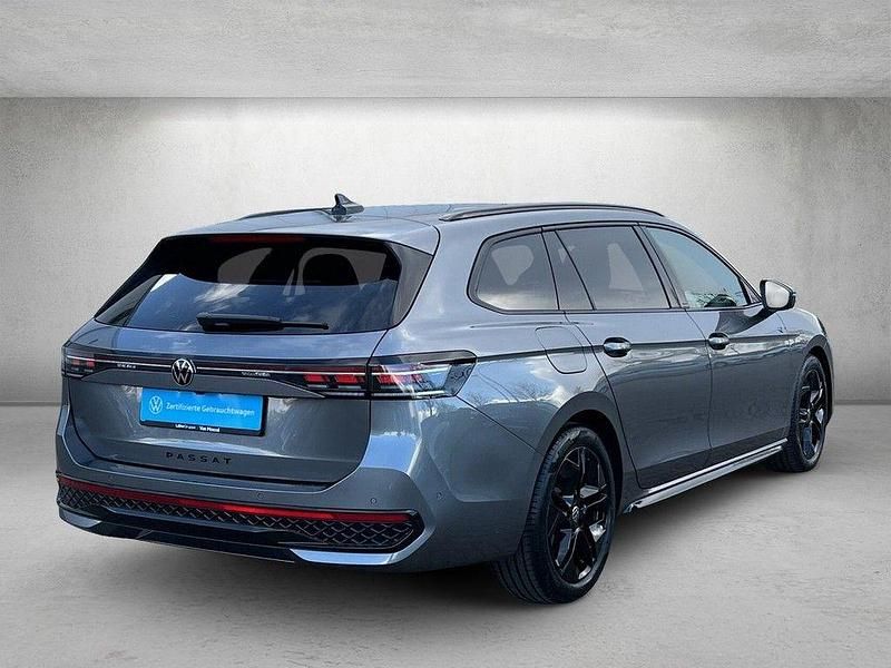 Gebraucht VW Passat R-line 150 PS (110 kW) 2025 Diabasgrau metallic Kombi