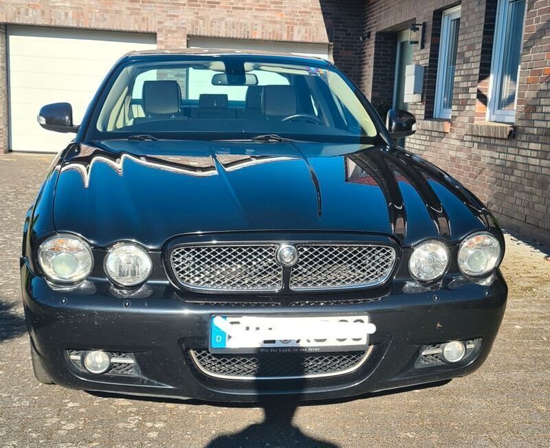 Schwarz Gebraucht 2007 Jaguar XJ8 Sovereign Limousine | 14.500 € - Bild 1/4