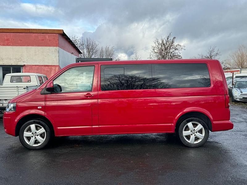 Gebraucht VW Multivan 179 PS (131 kW) 2011 Rot Van