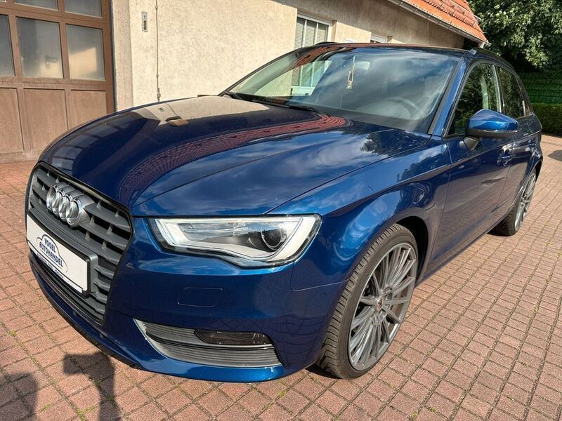 Blau Gebraucht 2016 Audi A3 Sportback Ambiente Limousine | 13.970 € (Fairer Preis) - Bild 1/4