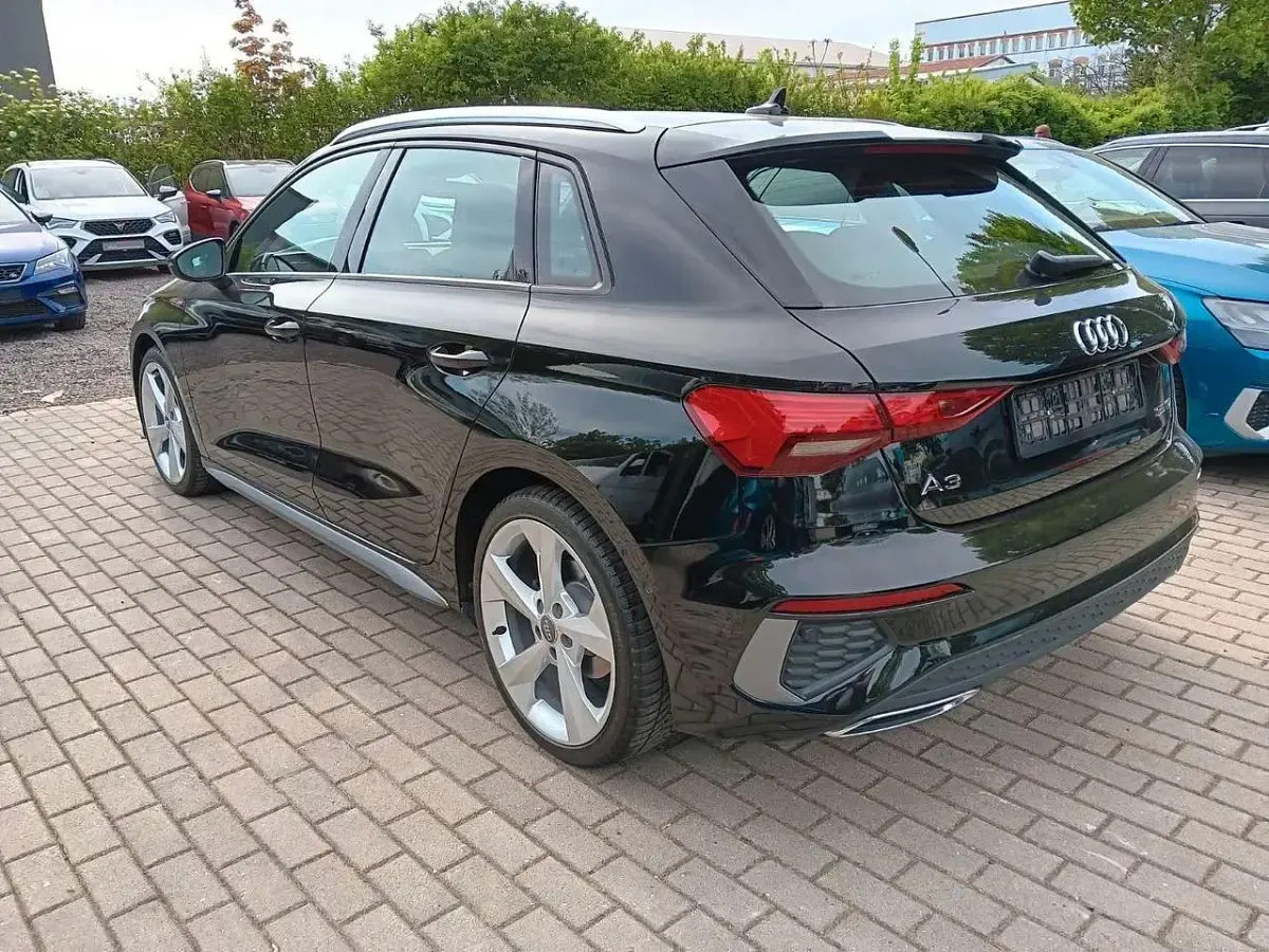 Używany Audi A3 S-Line 150 KM (110 kW) 2024 Czarny Sedan/Limuzyna