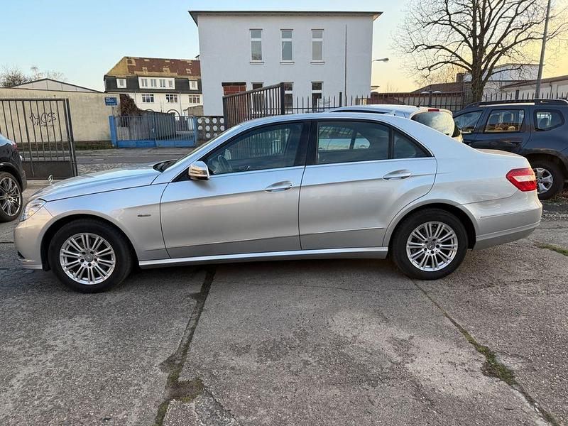 Gebraucht Mercedes E200 136 PS (100 kW) 2011 Silber Limousine