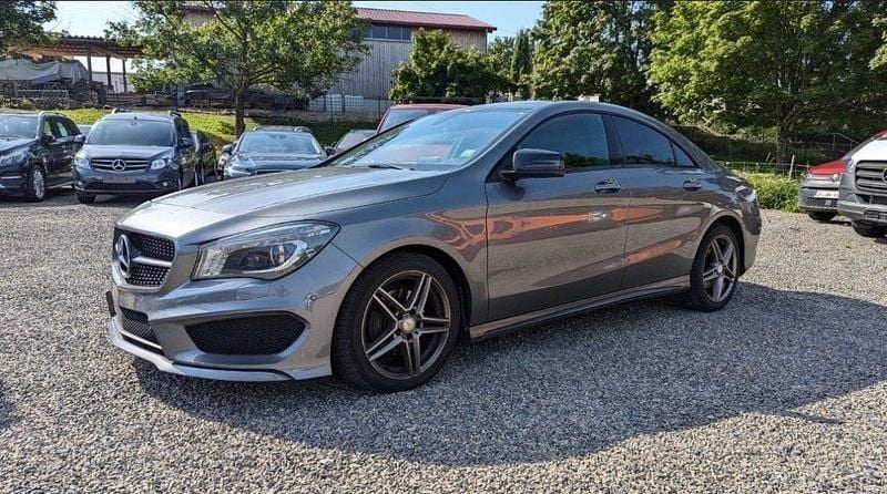 Grau Gebraucht 2015 Mercedes CLA180 AMG line Limousine | 11.200 € (Guter Preis) - Bild 1/4