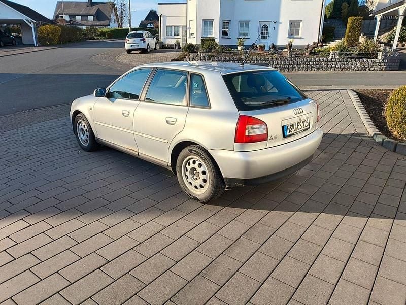 Gebraucht Audi A3 Attraction 102 PS (75 kW) 2001 Silber Kleinwagen