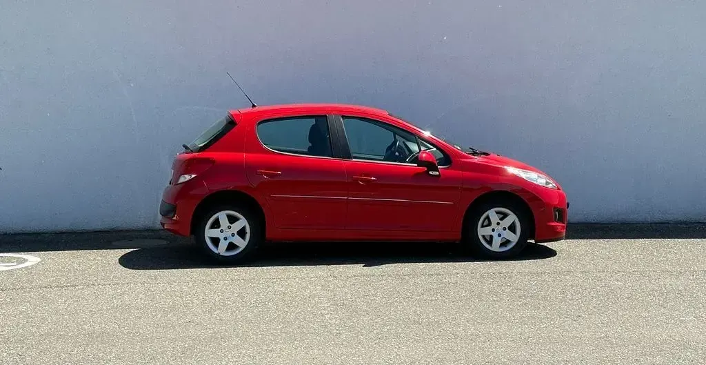 Gebraucht Peugeot 207 Style 95 PS (69 kW) 2011 Rot Limousine