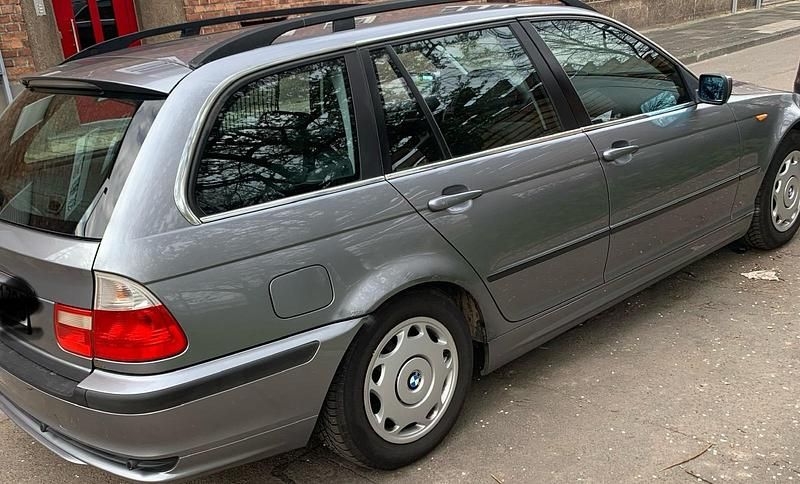 Gebraucht BMW 318 120 PS (88 kW) 2005 Grau Kombi