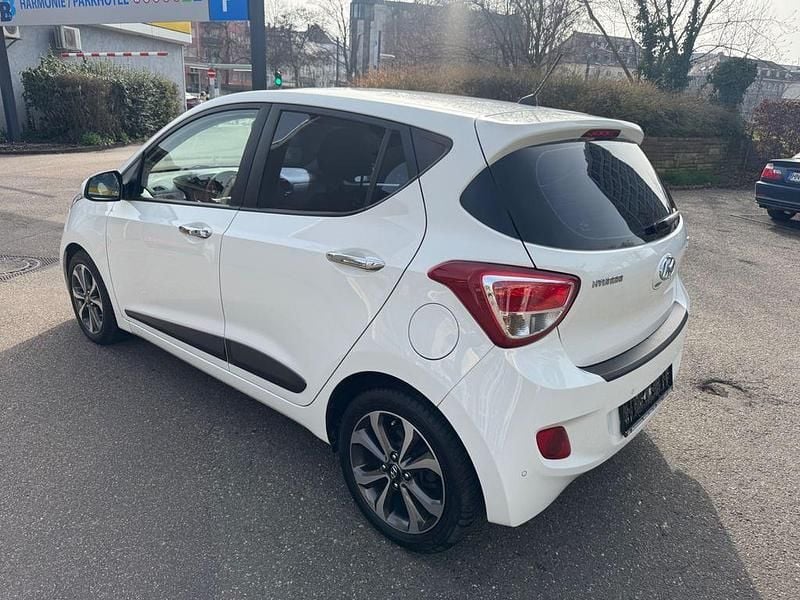 Gebraucht Hyundai i10 Style 87 PS (63 kW) 2016 Weiß Kleinwagen