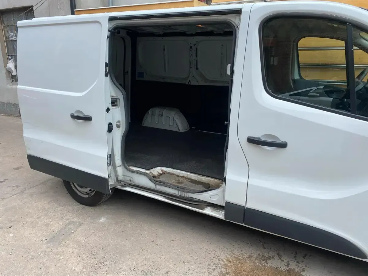 Gebraucht Renault Trafic 95 PS (69 kW) 2019 Weiß Van / Kleinbus