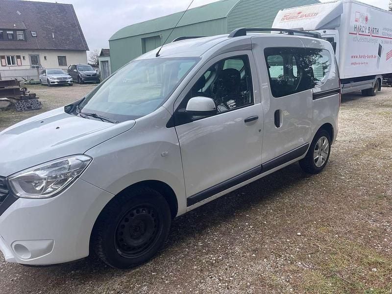 Gebraucht Dacia Dokker 116 PS (85 kW) 2017 Weiß Van / Kleinbus