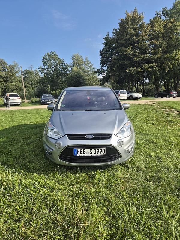 Grau Gebraucht 2010 Ford S-MAX S Van / Kleinbus | 8.500 € (Etwas zu teuer) - Bild 1/4