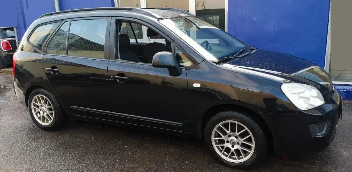 Gebraucht Kia Carens 140 PS (102 kW) 2009 Schwarz Van / Kleinbus