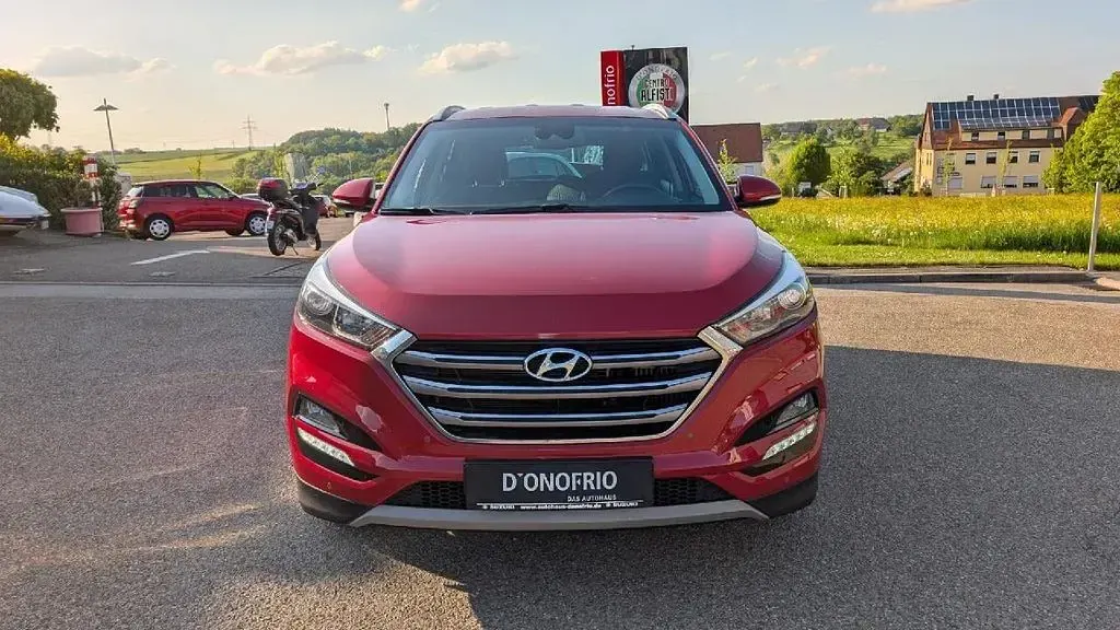 Gebraucht Hyundai Tucson Style 141 PS (103 kW) 2016 Rot SUV