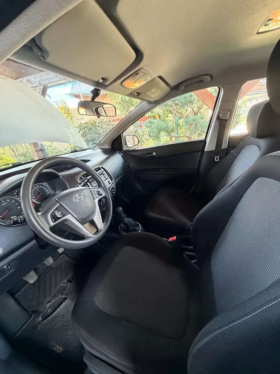 Gebraucht Hyundai i20 Edition 86 PS (63 kW) 2012 Weiß Kleinwagen