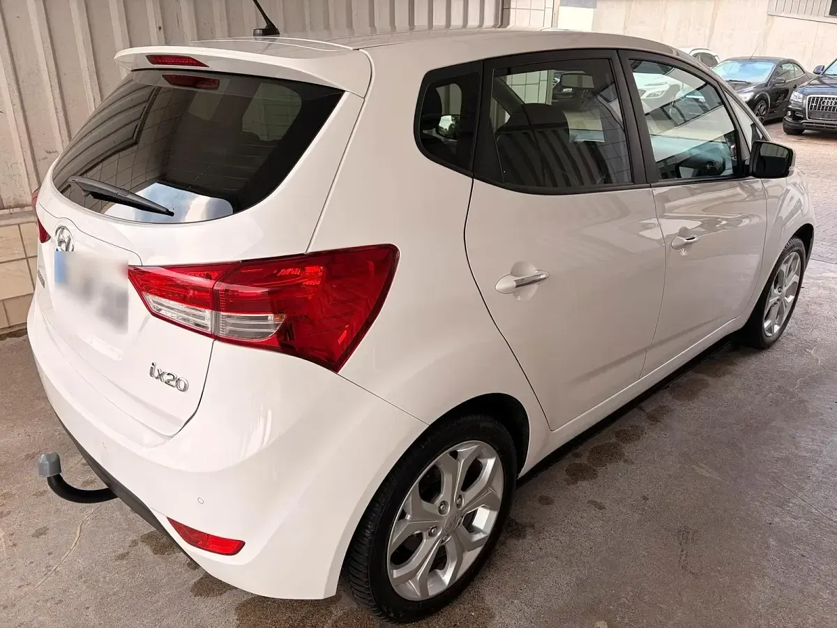 Gebraucht Hyundai ix20 90 PS (66 kW) 2013 Weiß Kleinwagen