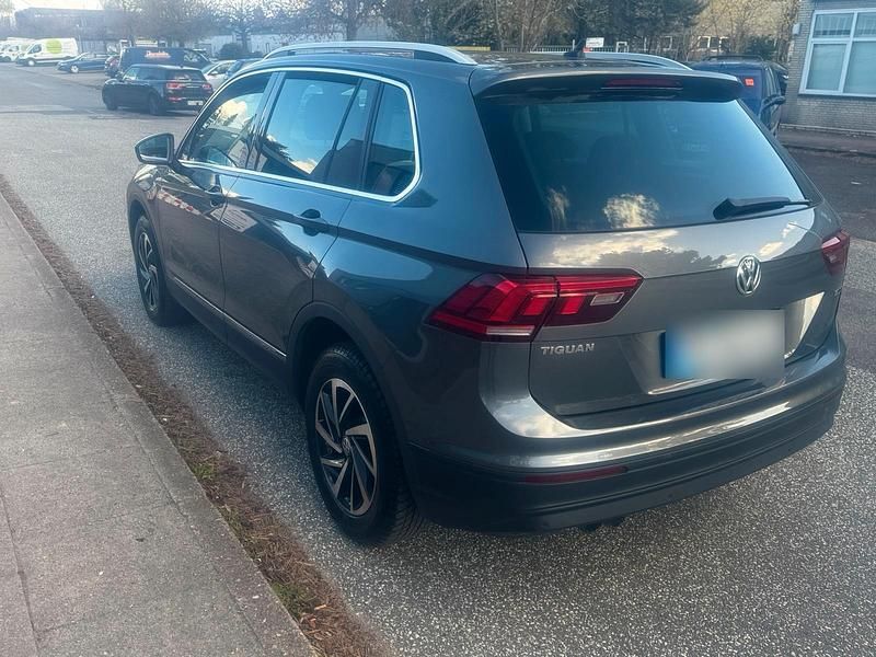Gebraucht VW Tiguan 149 PS (109 kW) 2019 Grau SUV