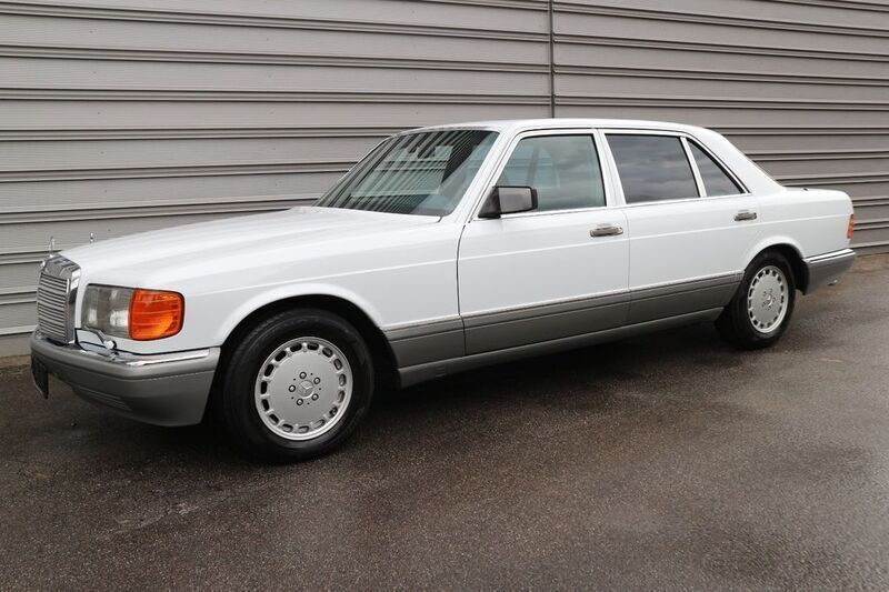Weiß Gebraucht 1987 Mercedes 560 Limousine | 43.990 € - Bild 1/4