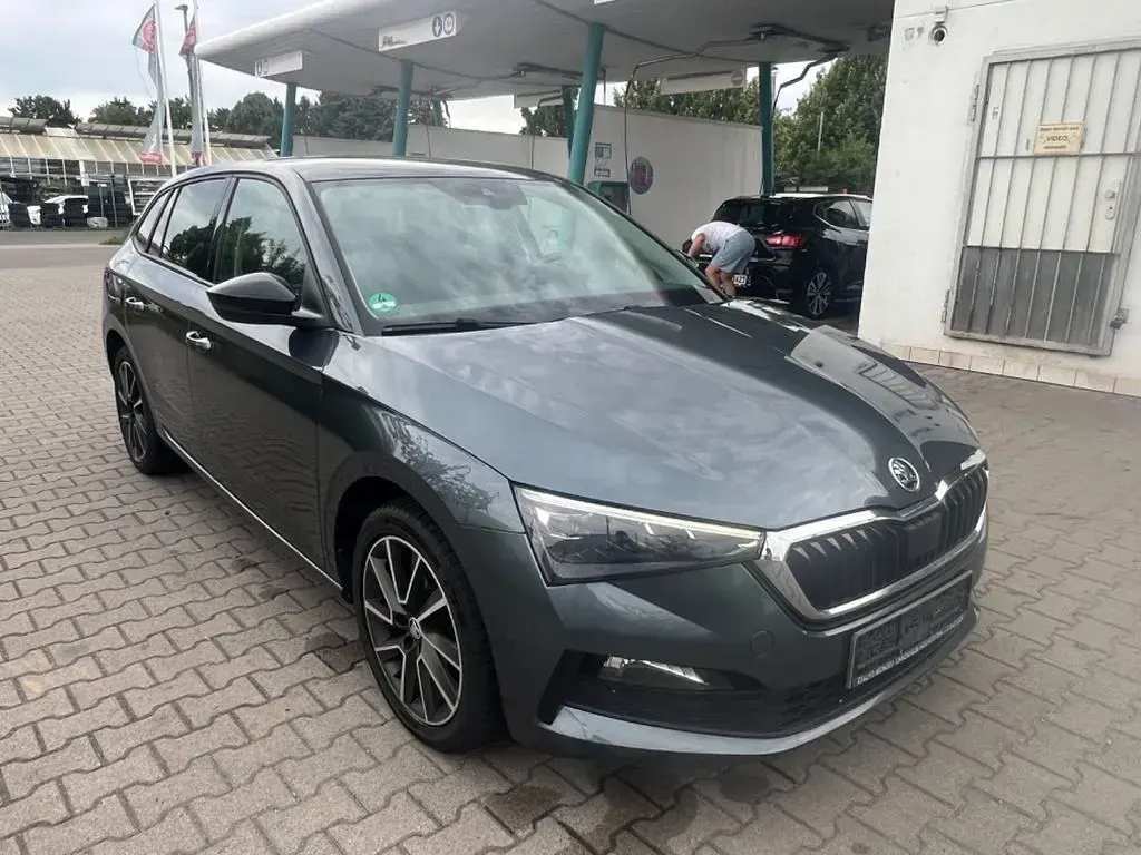 Gebraucht Skoda Scala Style 150 PS (110 kW) 2019 Grau Kleinwagen