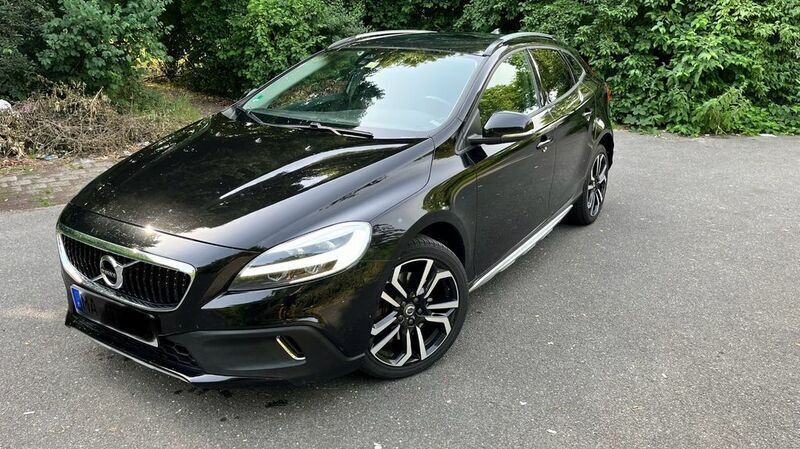 Schwarz Gebraucht 2017 Volvo V40 CC Momentum Kombi | 12.300 € (Guter Preis) - Bild 1/4