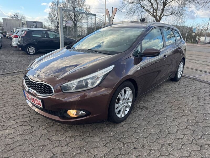 Braun Gebraucht 2012 Kia Ceed GT Kombi | 6.499 € (Teuer) - Bild 1/4