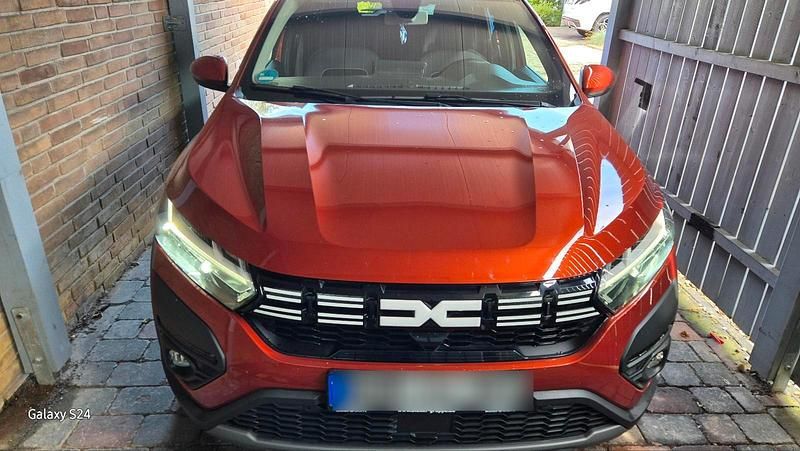 Braun Gebraucht 2023 Dacia Jogger Expression Van / Kleinbus | 18.000 € (Guter Preis) - Bild 1/4