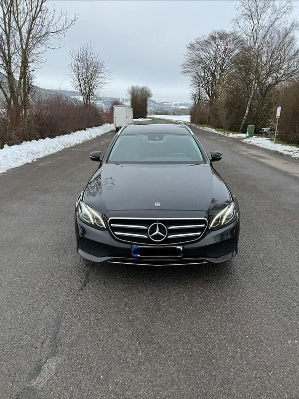 Gebraucht Mercedes E220 194 PS (142 kW) 2016 Schwarz Kombi