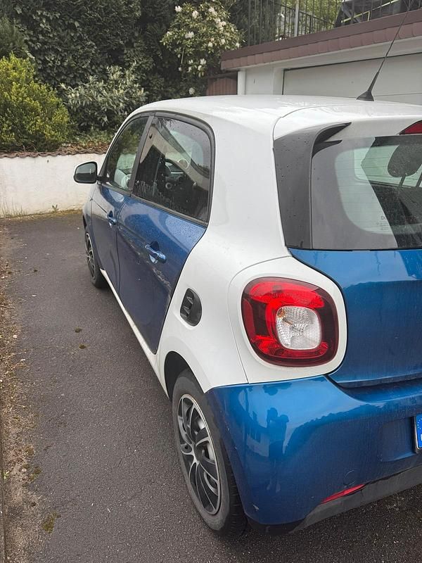 Używany Smart ForFour 91 KM (66 kW) 2015 Niebieski Hatchback