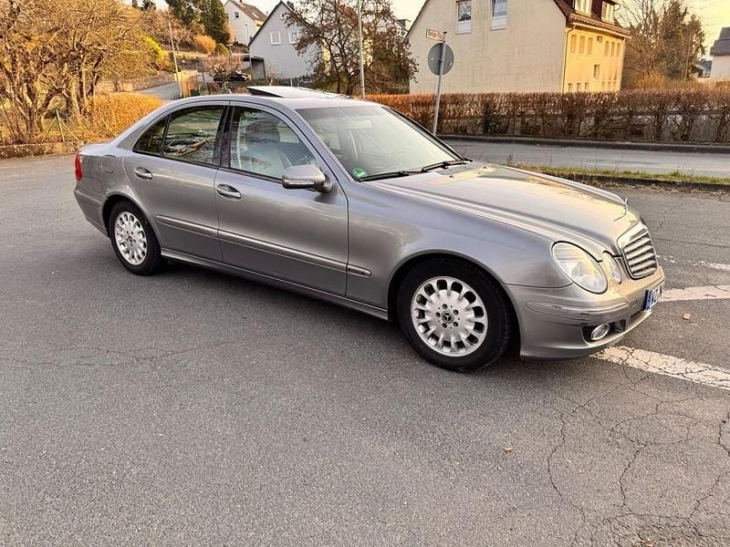 Gebraucht Mercedes E320 Elegance 224 PS (164 kW) 2009 Grau Limousine