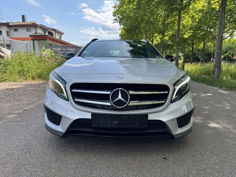Silber Gebraucht 2015 Mercedes GLA220 AMG SUV | 15.900 € (Fairer Preis) - Bild 1/4