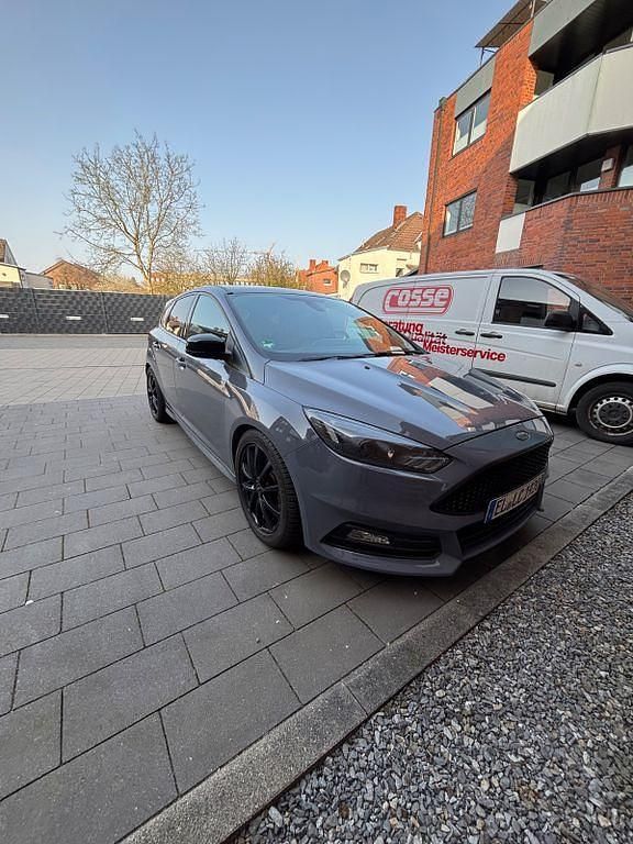 Gebraucht Ford Focus ST 281 PS (206 kW) 2017 Grau Limousine