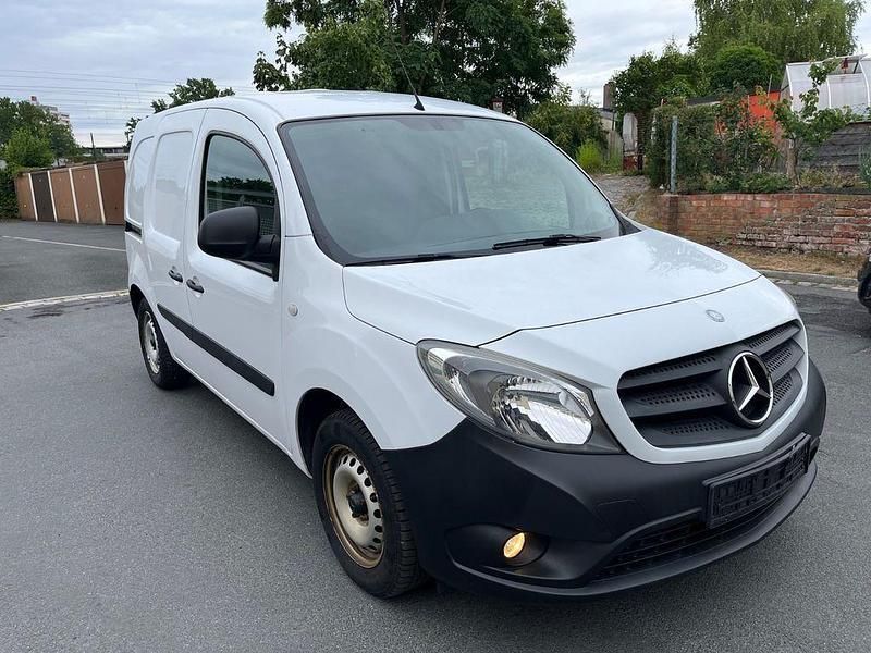 Weiß Gebraucht 2015 Mercedes Citan 108 Van / Kleinbus | 6.300 € (Guter Preis) - Bild 1/4