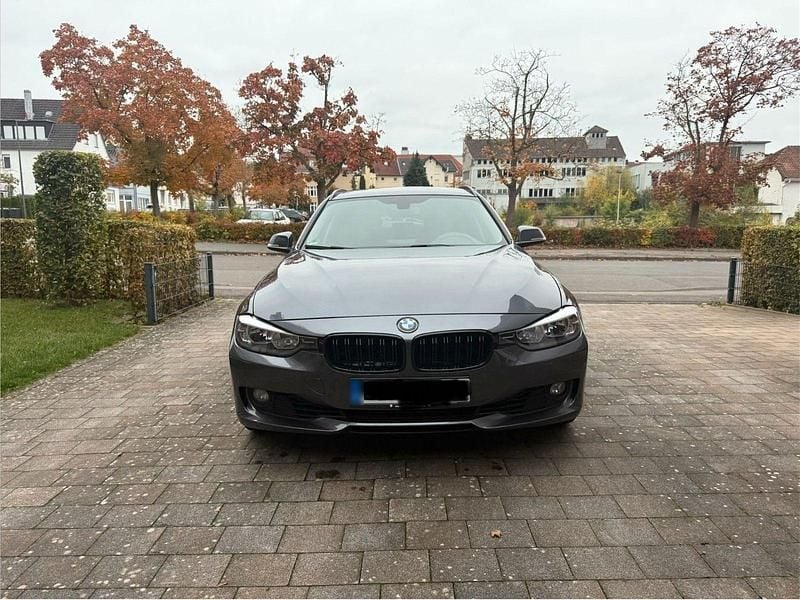 Gebraucht BMW 320 184 PS (135 kW) 2013 Schwarz Kombi