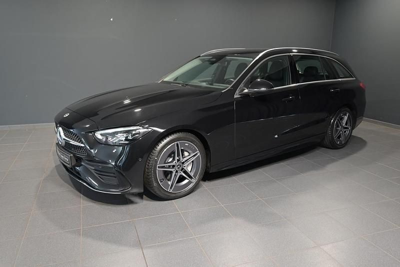 Metalliclack obsidianschwarz Gebraucht 2023 Mercedes C200 AMG Kombi | 30.970 € (Fairer Preis) - Bild 1/4