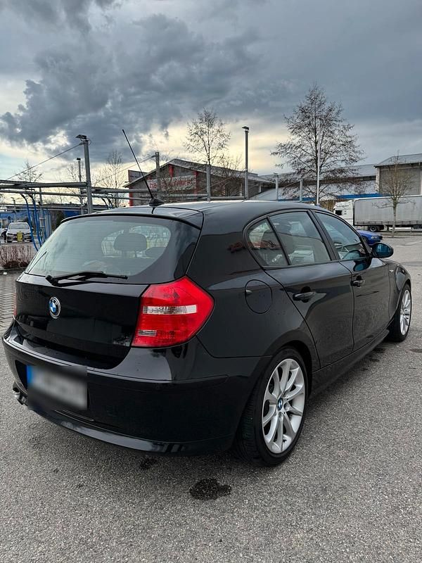 Gebraucht BMW 116 122 PS (89 kW) 2008 Schwarz Kleinwagen