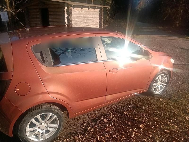 Braun Gebraucht 2013 Chevrolet Aveo Kleinwagen | 6.999 € - Bild 1/4