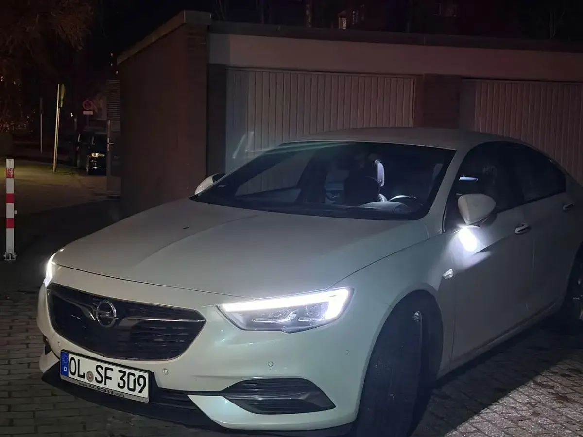 Gebraucht Opel Insignia Country Tourer Innovation 260 PS (191 kW) 2017 Weiß Limousine