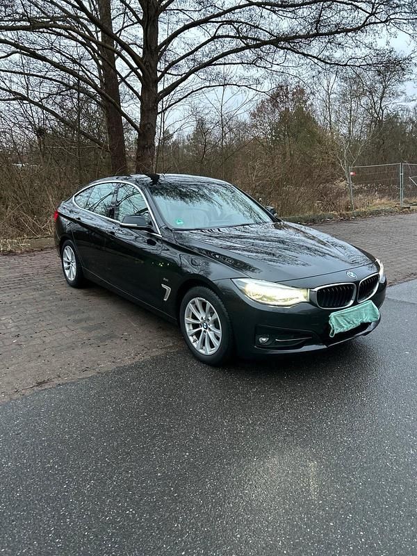Schwarz Gebraucht 2017 BMW 320 Gran Turismo Limousine | 15.300 € (Fairer Preis) - Bild 1/4