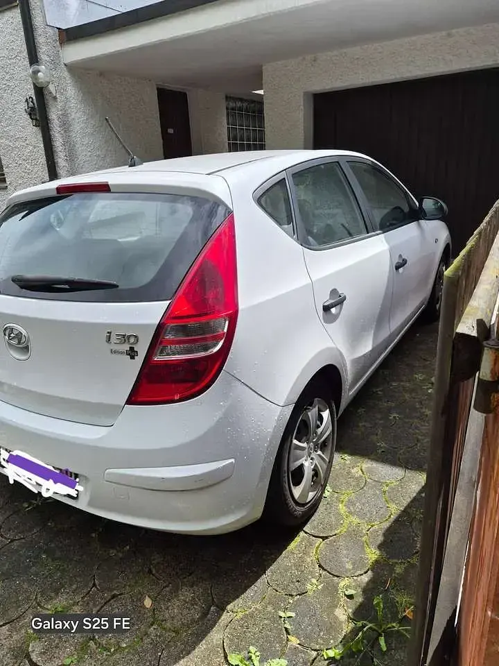 Gebraucht Hyundai i30 Edition 109 PS (80 kW) 2009 Weiß Limousine
