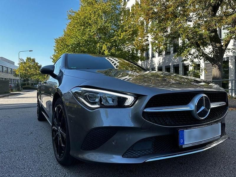 Grau Gebraucht 2021 Mercedes CLA180 Limousine | 26.000 € (Guter Preis) - Bild 1/4