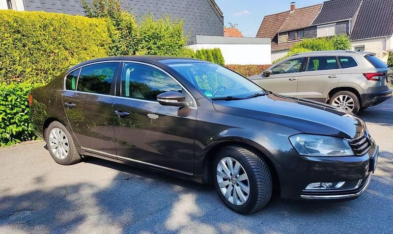 Braun Gebraucht 2012 VW Passat Comfortline Limousine | 8.000 € (Fairer Preis) - Bild 1/4