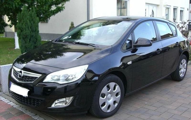 Schwarz Gebraucht 2010 Opel Astra Limousine | 4.950 € (Guter Preis) - Bild 1/1