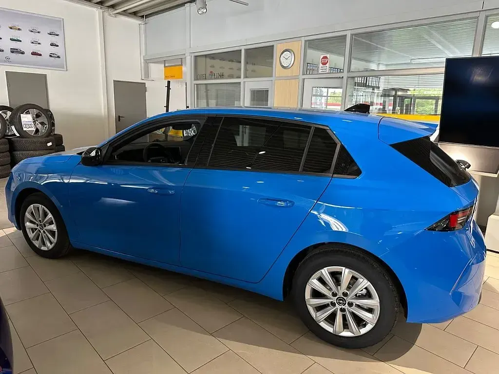 Nowe Opel Astra Edition 131 KM (96 kW) 2026 Niebieski Sedan/Limuzyna