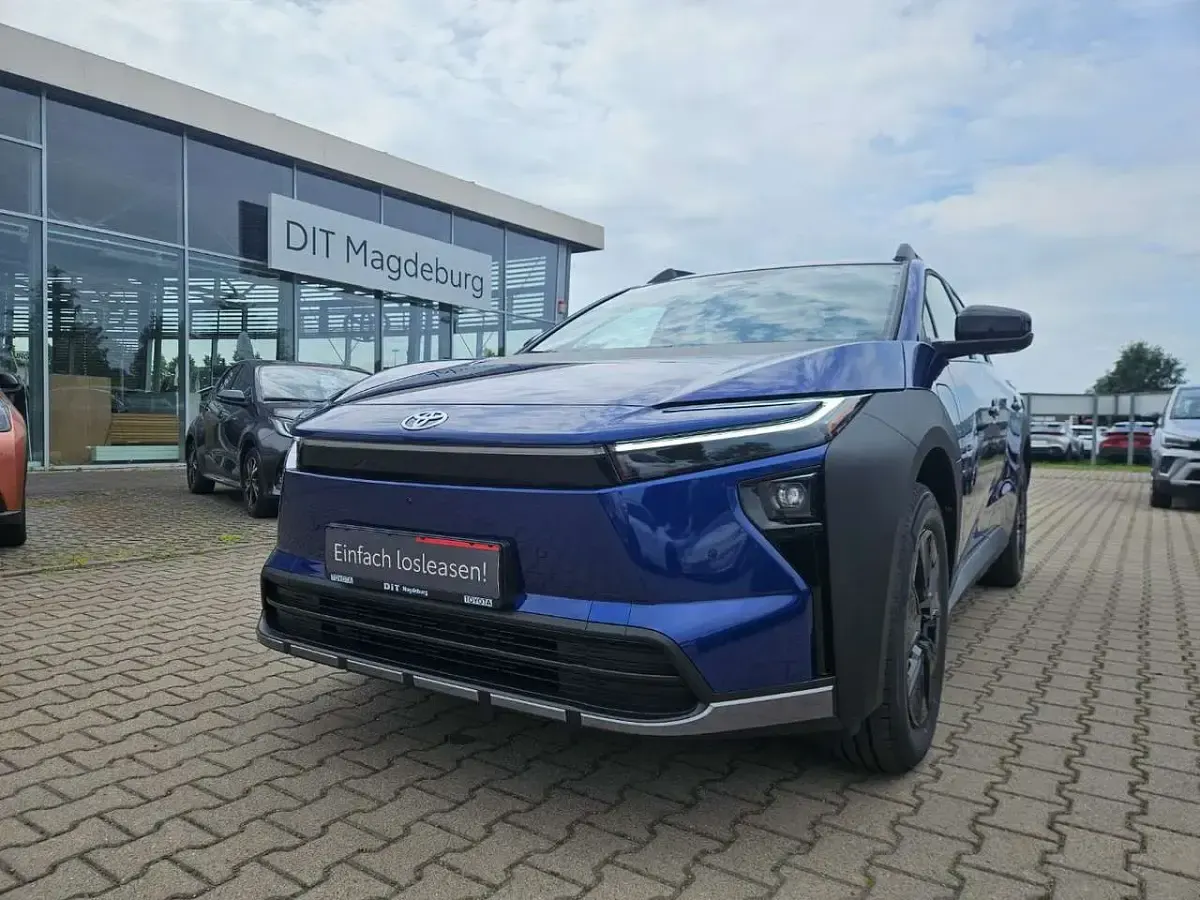 Neu Toyota bZ4X 164 kW (224 PS) 2026 Sapphire blue pearl SUV