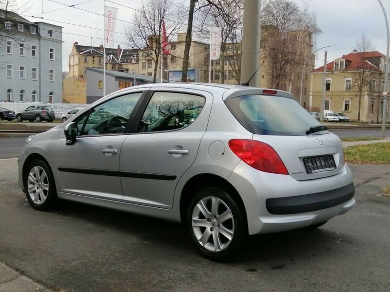 Gebraucht Peugeot 207 Tendance 95 PS (69 kW) 2008 Grau metallic Kleinwagen