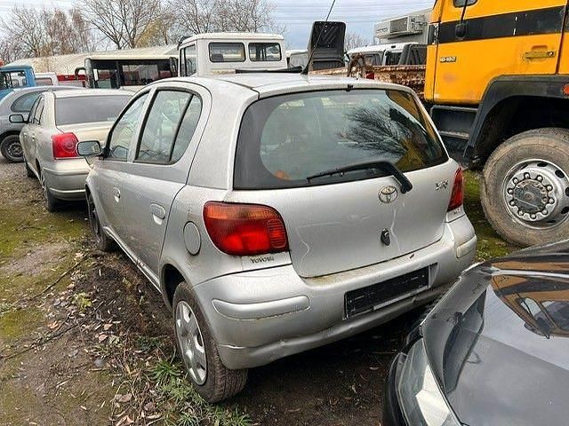 Gebraucht Toyota Yaris Sol 65 PS (47 kW) 2005 Silber Limousine