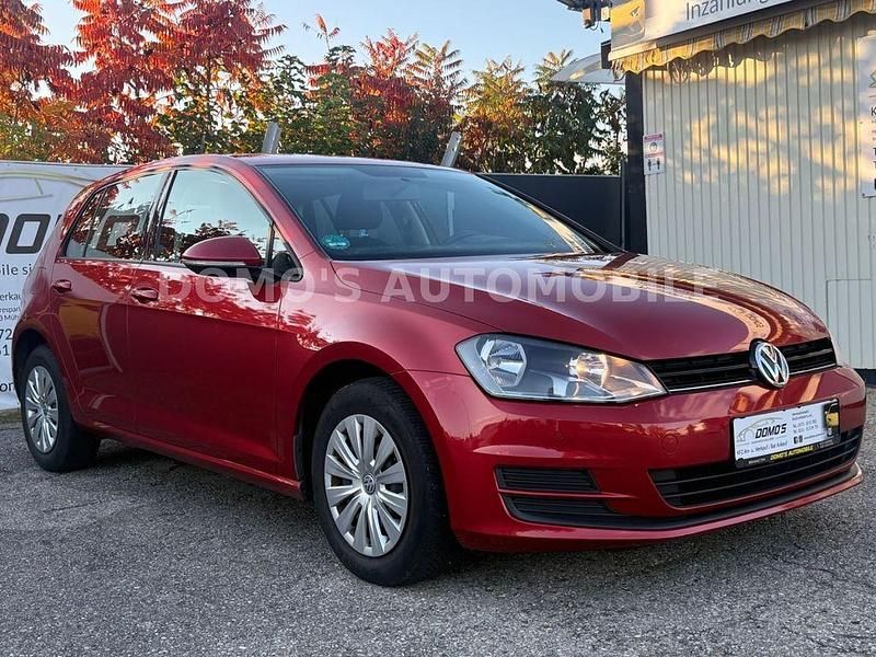 Rot Gebraucht 2015 VW Golf VII Trendline Limousine | 9.900 € (Fairer Preis) - Bild 1/4