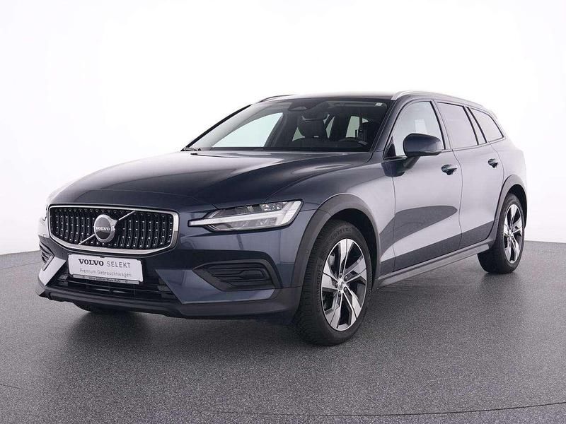 Gebraucht Volvo V60 CC Plus 197 PS (144 kW) 2023 Blau Kombi