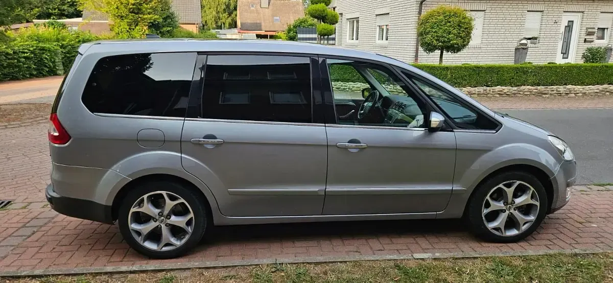 Gebraucht Ford Galaxy 175 PS (128 kW) 2010 Silber Van / Kleinbus