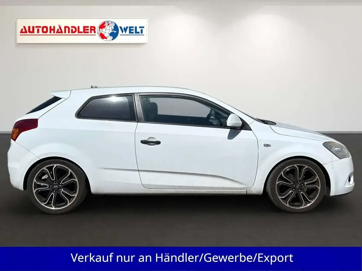 Gebraucht Kia Ceed 126 PS (92 kW) 2009 Weiß Kleinwagen