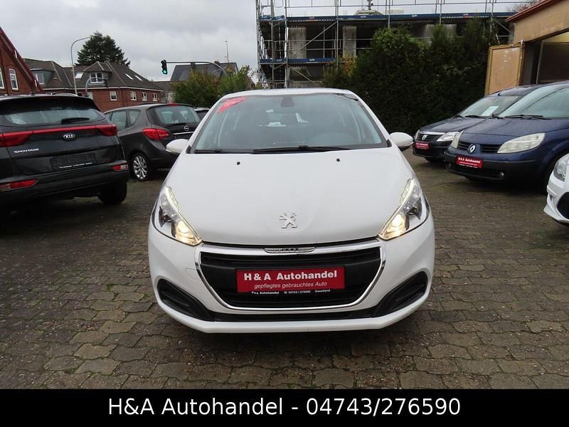 Weiß Gebraucht 2016 Peugeot 208 Active Kleinwagen | 5.999 € - Bild 1/4