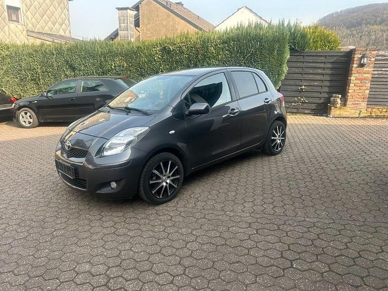Gebraucht Toyota Yaris Sol 101 PS (74 kW) 2009 Grau Kleinwagen